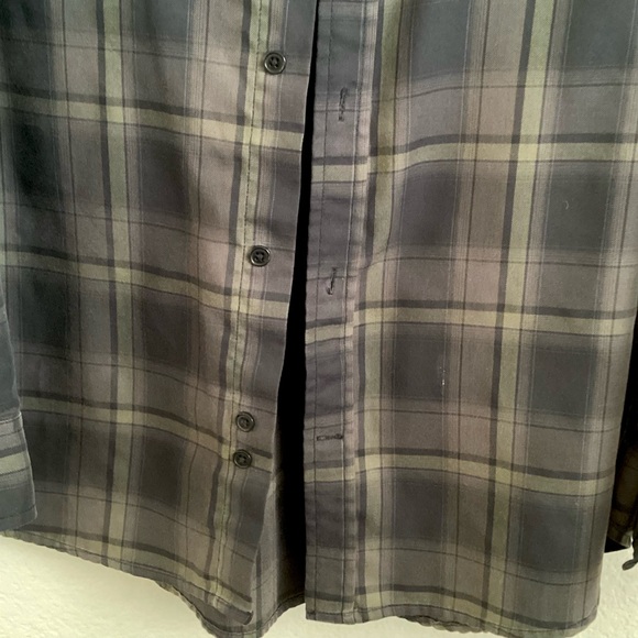 \Hurley\ Men’s Nike Dri-Fit Button Down - Picture 6 of 16